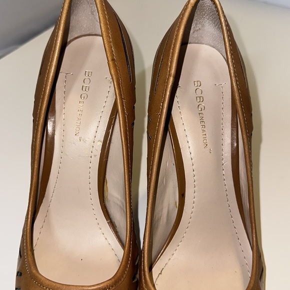BCBG Prague Brown Leather Platform Size 9B/39 Tan Stilettò Pumps Shoes - Picture 5 of 9